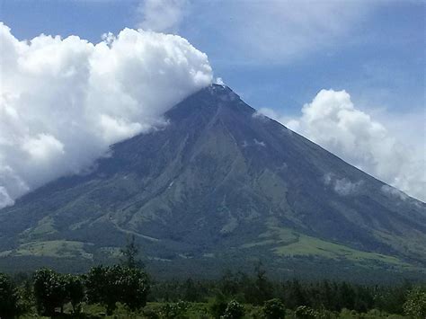 Active Volcanoes in the Philippines .